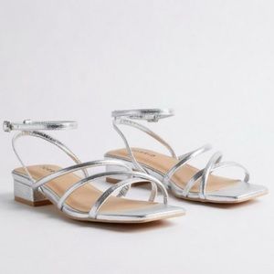 🆕 Silver Strappy Micro Heel Size 8.5 Wide Width Shoe NWT Torrid New!